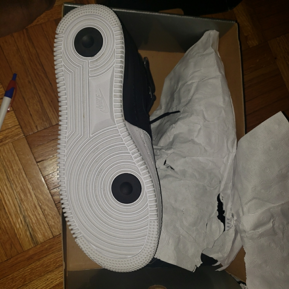 Air Jordan's AJF12 - Picture 4 of 8